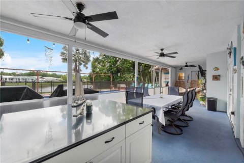 House in Coral Springs, Florida 6 bedrooms, 357.3 sq.m. № 2064817 - photo 29