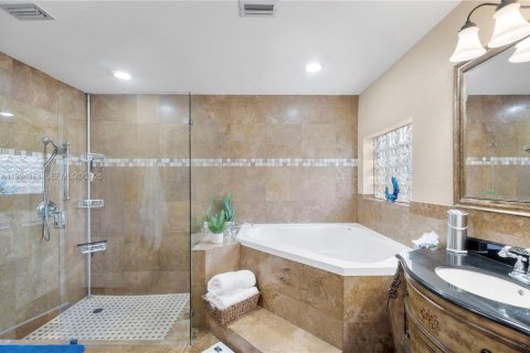 House in Coral Springs, Florida 6 bedrooms, 357.3 sq.m. № 2064817 - photo 12