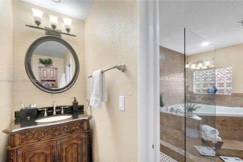 House in Coral Springs, Florida 6 bedrooms, 357.3 sq.m. № 2064817 - photo 14