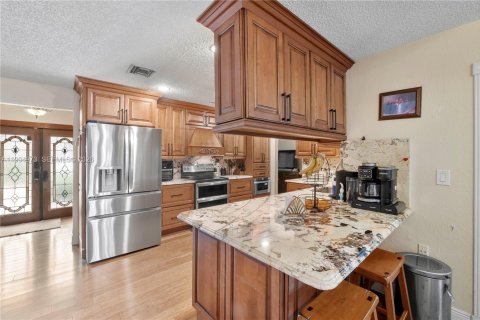 House in Coral Springs, Florida 6 bedrooms, 357.3 sq.m. № 2064817 - photo 7