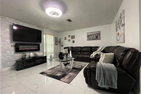 Casa en venta en Deltona, Florida, 3 dormitorios, 125.98 m2 № 1803790 - foto 7