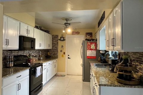 Casa en venta en Deltona, Florida, 3 dormitorios, 125.98 m2 № 1803790 - foto 9