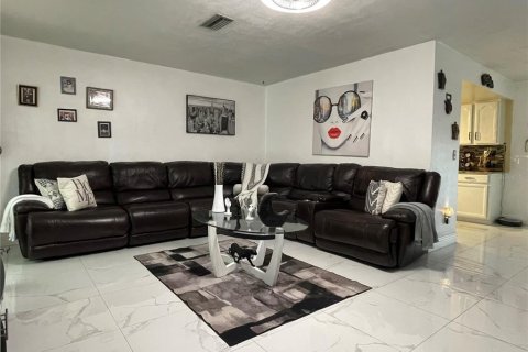 Casa en venta en Deltona, Florida, 3 dormitorios, 125.98 m2 № 1803790 - foto 5
