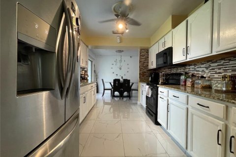 Casa en venta en Deltona, Florida, 3 dormitorios, 125.98 m2 № 1803790 - foto 10