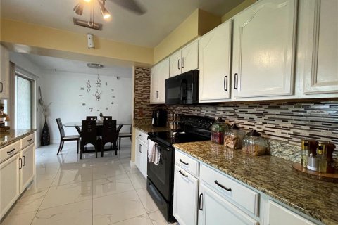 Casa en venta en Deltona, Florida, 3 dormitorios, 125.98 m2 № 1803790 - foto 13
