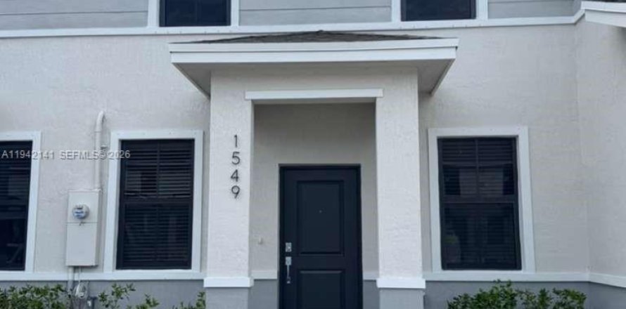 Adosado en Florida City, Florida 3 dormitorios, 128.21 m2 № 1999121