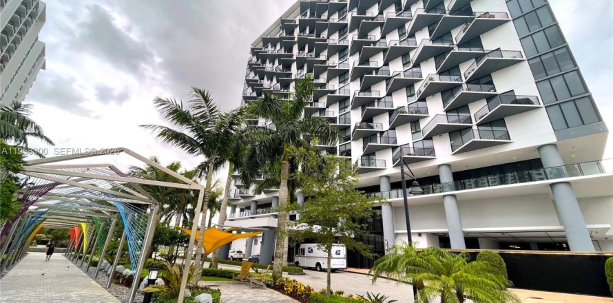 Condo à Doral, Floride, 2 chambres  № 2019789