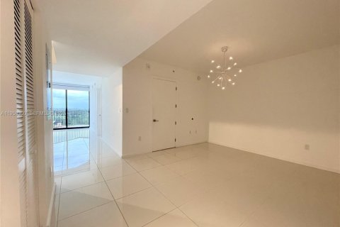 Copropriété à louer à Doral, Floride: 2 chambres, 97.73 m2 № 2019789 - photo 4