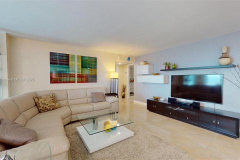Condominio en venta en Hallandale Beach, Florida, 1 dormitorio, 126.16 m2 № 1712426 - foto 29