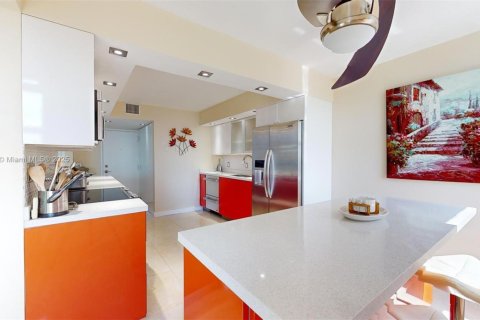 Condominio en venta en Hallandale Beach, Florida, 1 dormitorio, 126.16 m2 № 1712426 - foto 17