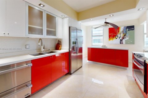 Condominio en venta en Hallandale Beach, Florida, 1 dormitorio, 126.16 m2 № 1712426 - foto 3