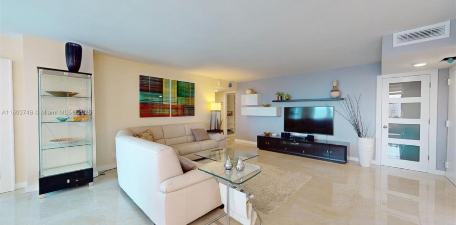 Condominio en Hallandale Beach, Florida, 1 dormitorio  № 1712426