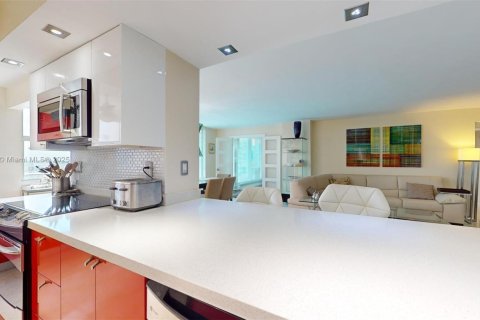 Condominio en venta en Hallandale Beach, Florida, 1 dormitorio, 126.16 m2 № 1712426 - foto 9