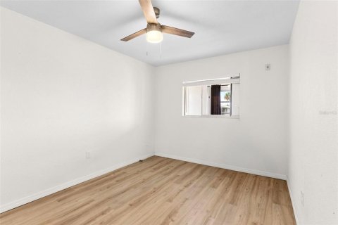 Condo in Seminole, Florida, 2 bedrooms № 2200763 - photo 8