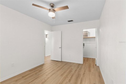 Condo in Seminole, Florida, 2 bedrooms № 2200763 - photo 9