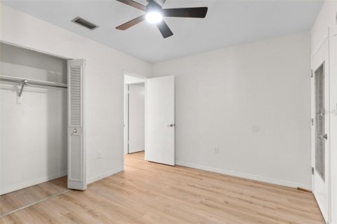 Condo in Seminole, Florida, 2 bedrooms № 2200763 - photo 6