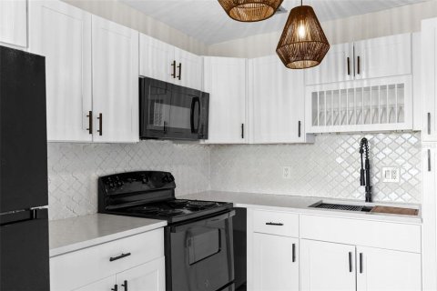 Condo in Seminole, Florida, 2 bedrooms № 2200763 - photo 4
