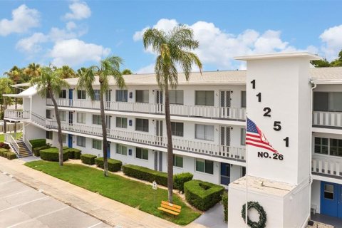 Condo in Seminole, Florida, 2 bedrooms  № 2200763