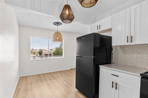 Condo in Seminole, Florida, 2 bedrooms № 2200763 - photo 3