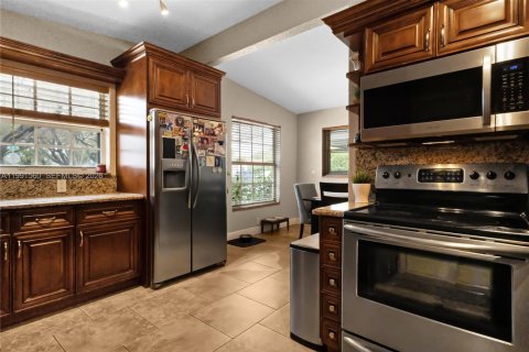 Купить виллу или дом в Майами, Флорида 3 спальни, 149.29м2, № 2052695 - фото 17