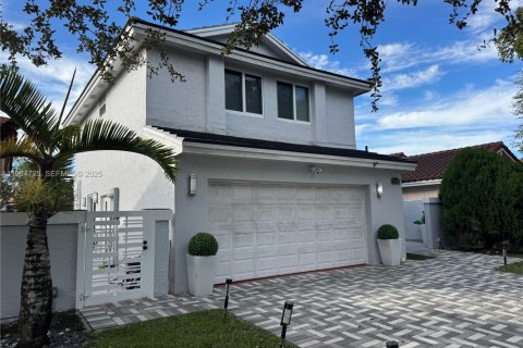 Casa en alquiler en Hialeah, Florida, 3 dormitorios, 187.94 m2 № 1992924 - foto 2