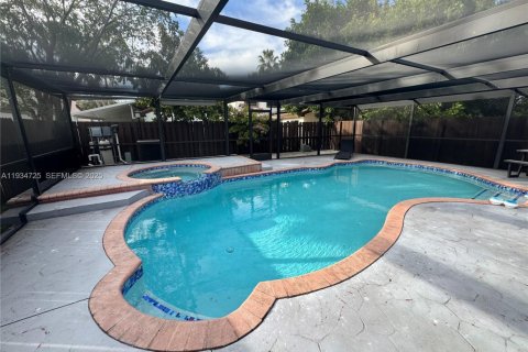 Casa en alquiler en Hialeah, Florida, 3 dormitorios, 187.94 m2 № 1992924 - foto 7