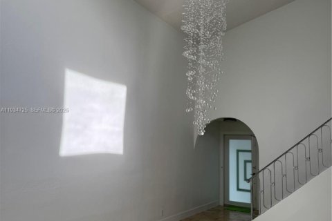 Casa en alquiler en Hialeah, Florida, 3 dormitorios, 187.94 m2 № 1992924 - foto 11