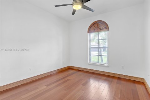 House in Doral, Florida 4 bedrooms, 283.63 sq.m. № 2053104 - photo 19