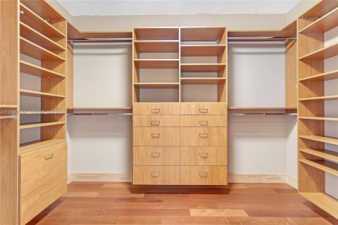 House in Doral, Florida 4 bedrooms, 283.63 sq.m. № 2053104 - photo 13