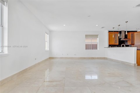House in Doral, Florida 4 bedrooms, 283.63 sq.m. № 2053104 - photo 8