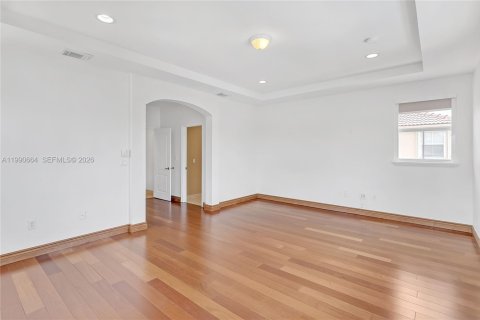 House in Doral, Florida 4 bedrooms, 283.63 sq.m. № 2053104 - photo 15