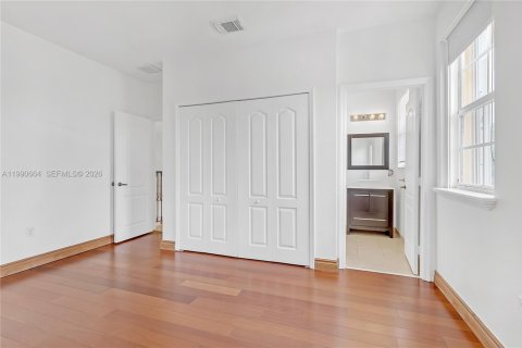 House in Doral, Florida 4 bedrooms, 283.63 sq.m. № 2053104 - photo 20