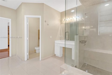 House in Doral, Florida 4 bedrooms, 283.63 sq.m. № 2053104 - photo 18