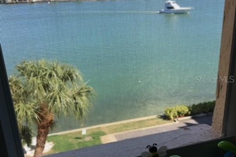 Condominio en alquiler en Treasure Island, Florida, 2 dormitorios, 121.52 m2 № 1908045 - foto 1
