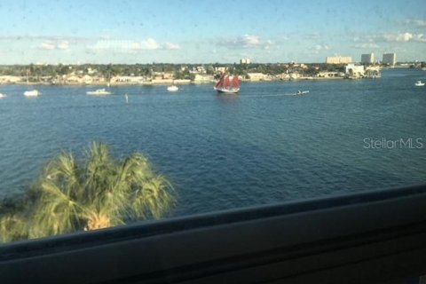 Condominio en alquiler en Treasure Island, Florida, 2 dormitorios, 121.52 m2 № 1908045 - foto 18