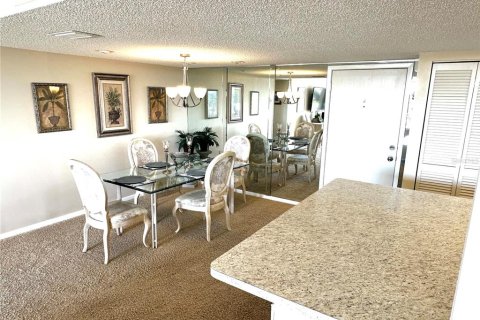 Condominio en alquiler en Treasure Island, Florida, 2 dormitorios, 121.52 m2 № 1908045 - foto 4
