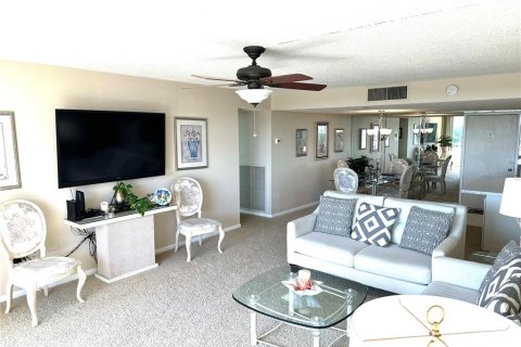 Condominio en alquiler en Treasure Island, Florida, 2 dormitorios, 121.52 m2 № 1908045 - foto 3