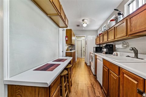 House in Gainesville, Florida 5 bedrooms, 278.24 sq.m. № 2113332 - photo 7