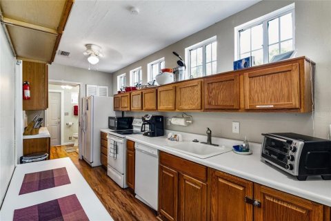 House in Gainesville, Florida 5 bedrooms, 278.24 sq.m. № 2113332 - photo 6