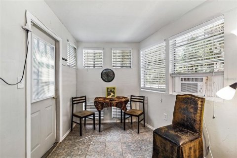 House in Gainesville, Florida 5 bedrooms, 278.24 sq.m. № 2113332 - photo 10