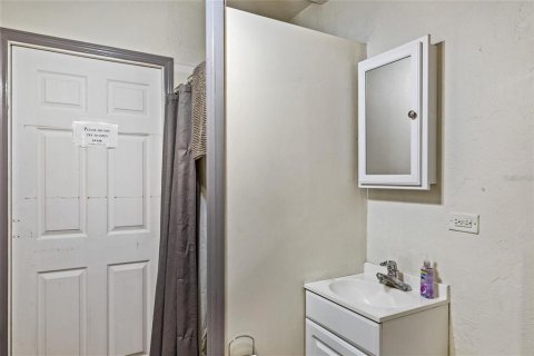 House in Gainesville, Florida 5 bedrooms, 278.24 sq.m. № 2113332 - photo 22