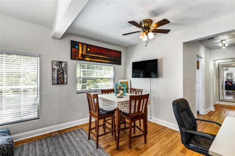 House in Gainesville, Florida 5 bedrooms, 278.24 sq.m. № 2113332 - photo 15