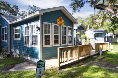 House in Gainesville, Florida 5 bedrooms, 278.24 sq.m. № 2113332 - photo 17