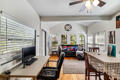 House in Gainesville, Florida 5 bedrooms, 278.24 sq.m. № 2113332 - photo 24