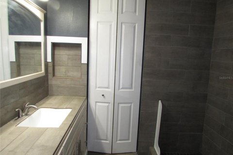 Townhouse in Tampa, Florida 2 bedrooms, 93.37 sq.m. № 1866013 - photo 13