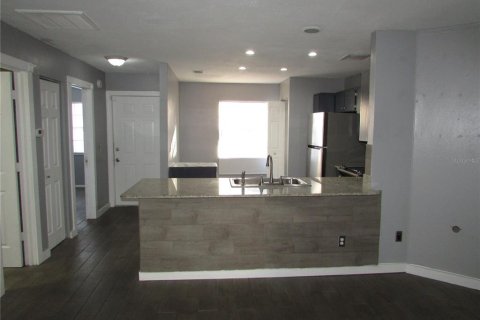 Townhouse in Tampa, Florida 2 bedrooms, 93.37 sq.m. № 1866013 - photo 6