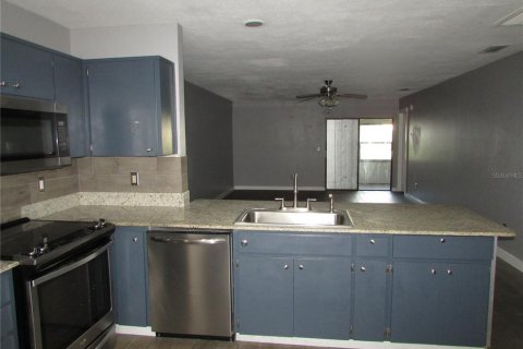 Townhouse in Tampa, Florida 2 bedrooms, 93.37 sq.m. № 1866013 - photo 5