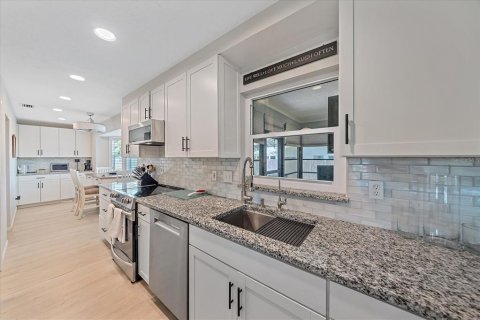 House in Venice, Florida 2 bedrooms, 92.62 sq.m. № 2350239 - photo 11