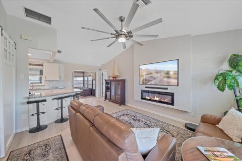 House in Venice, Florida 2 bedrooms, 92.62 sq.m. № 2350239 - photo 3