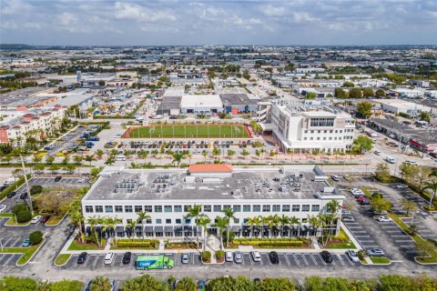 Propiedad comercial en venta en Doral, Florida № 1934936 - foto 4